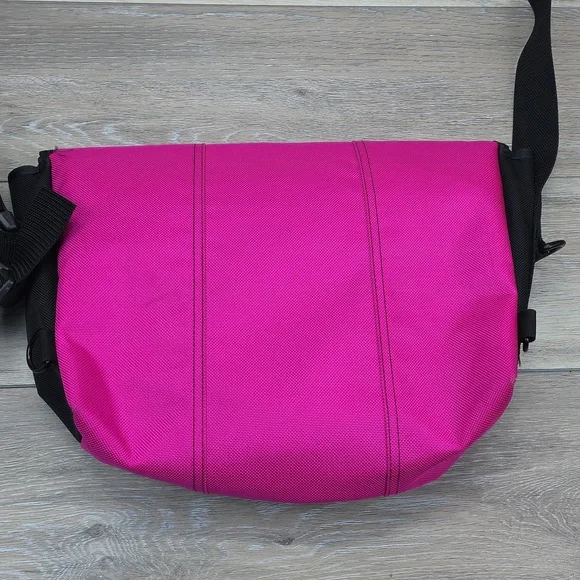 Timbuk2 Classic Messenger Bag - Raspberry Pink & Black - Waterproof Tech Carry - Picture 2 of 16
